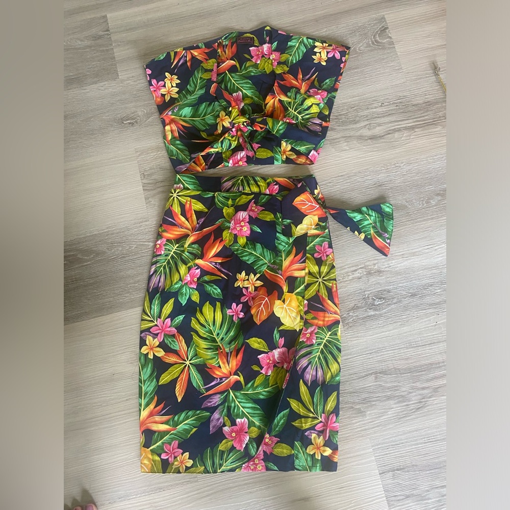Tiki top and skirt
